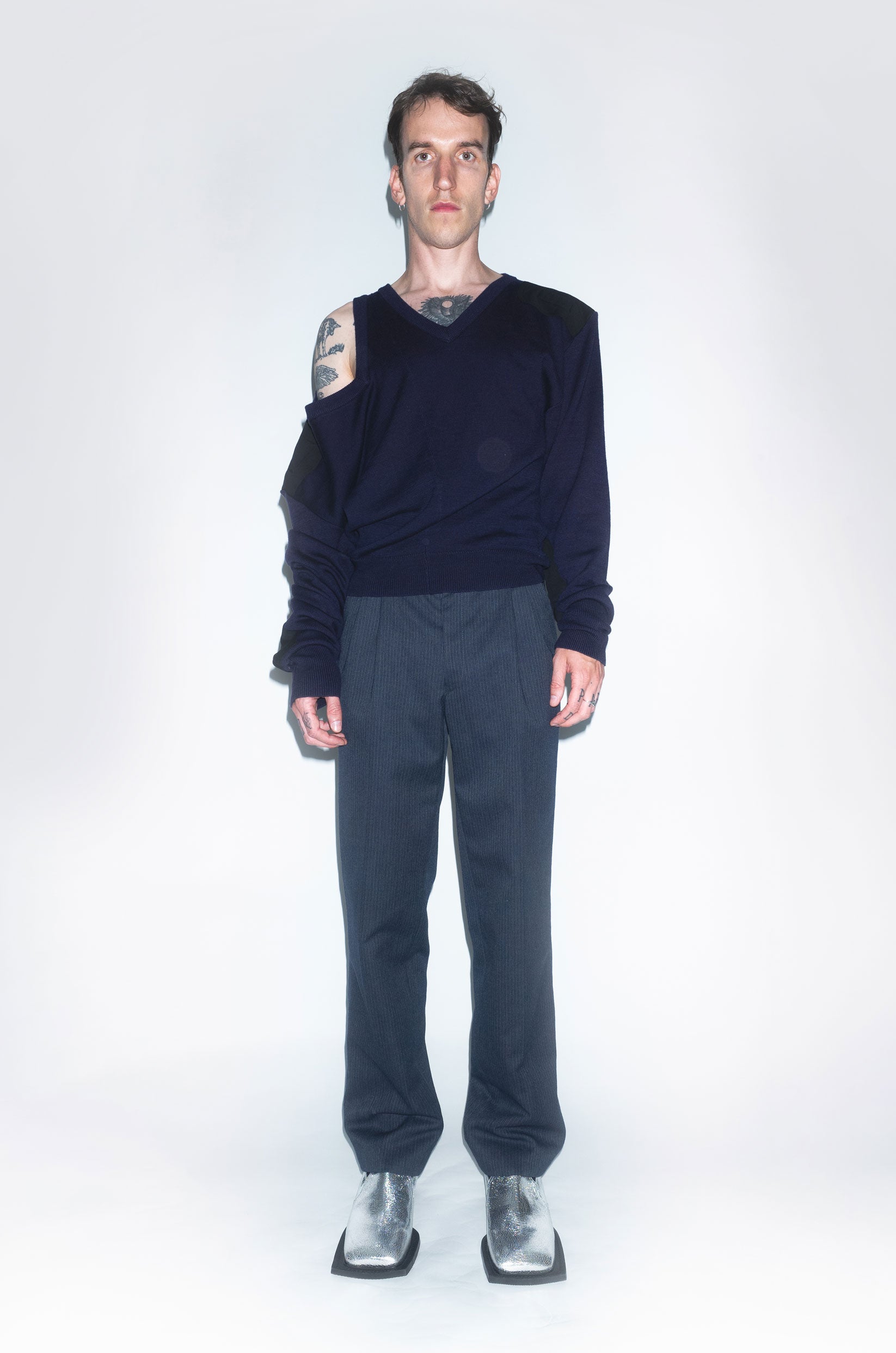 Runway Kangeroo Sweater with Double Neckline in navy blue