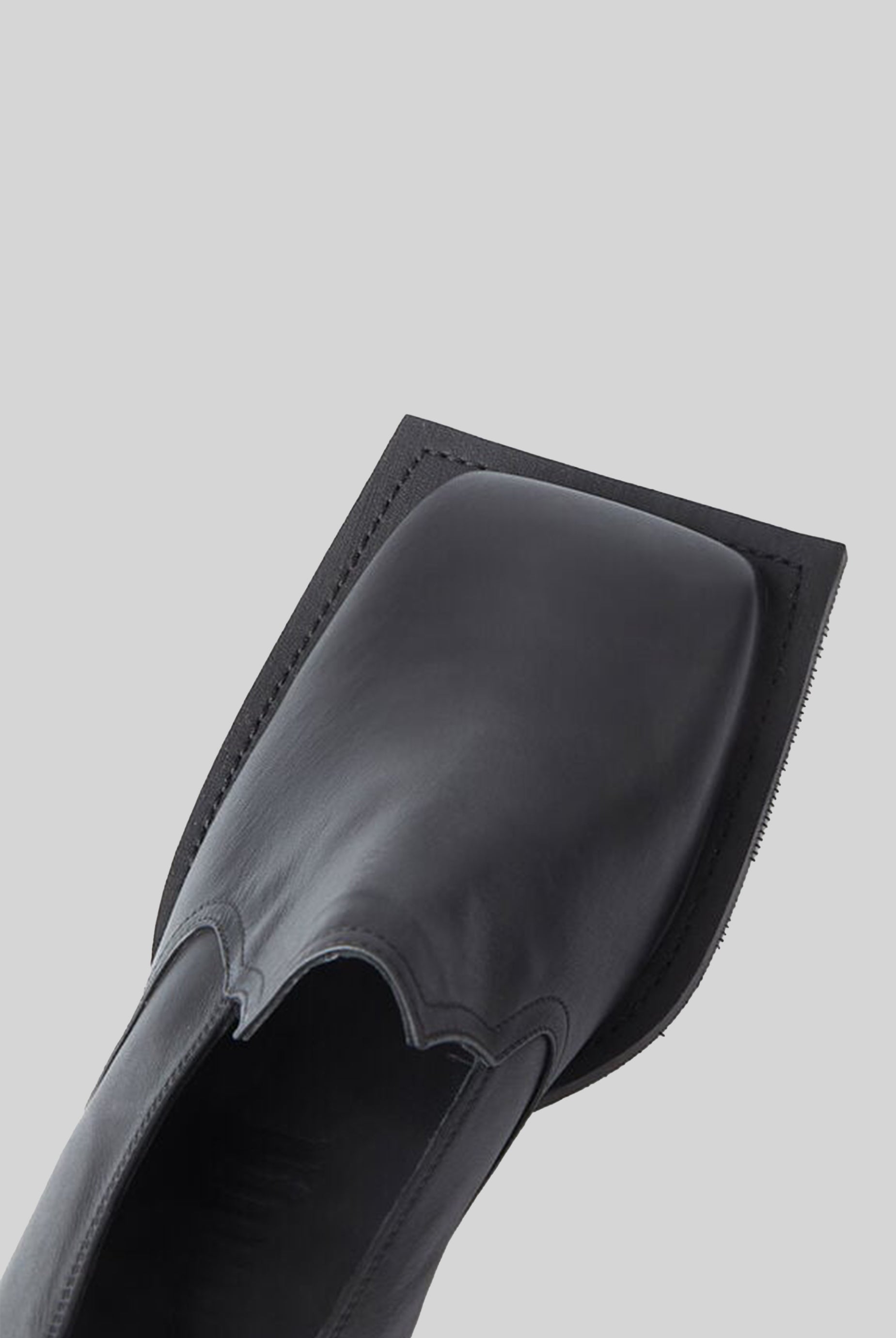 Howled Loafers in Black