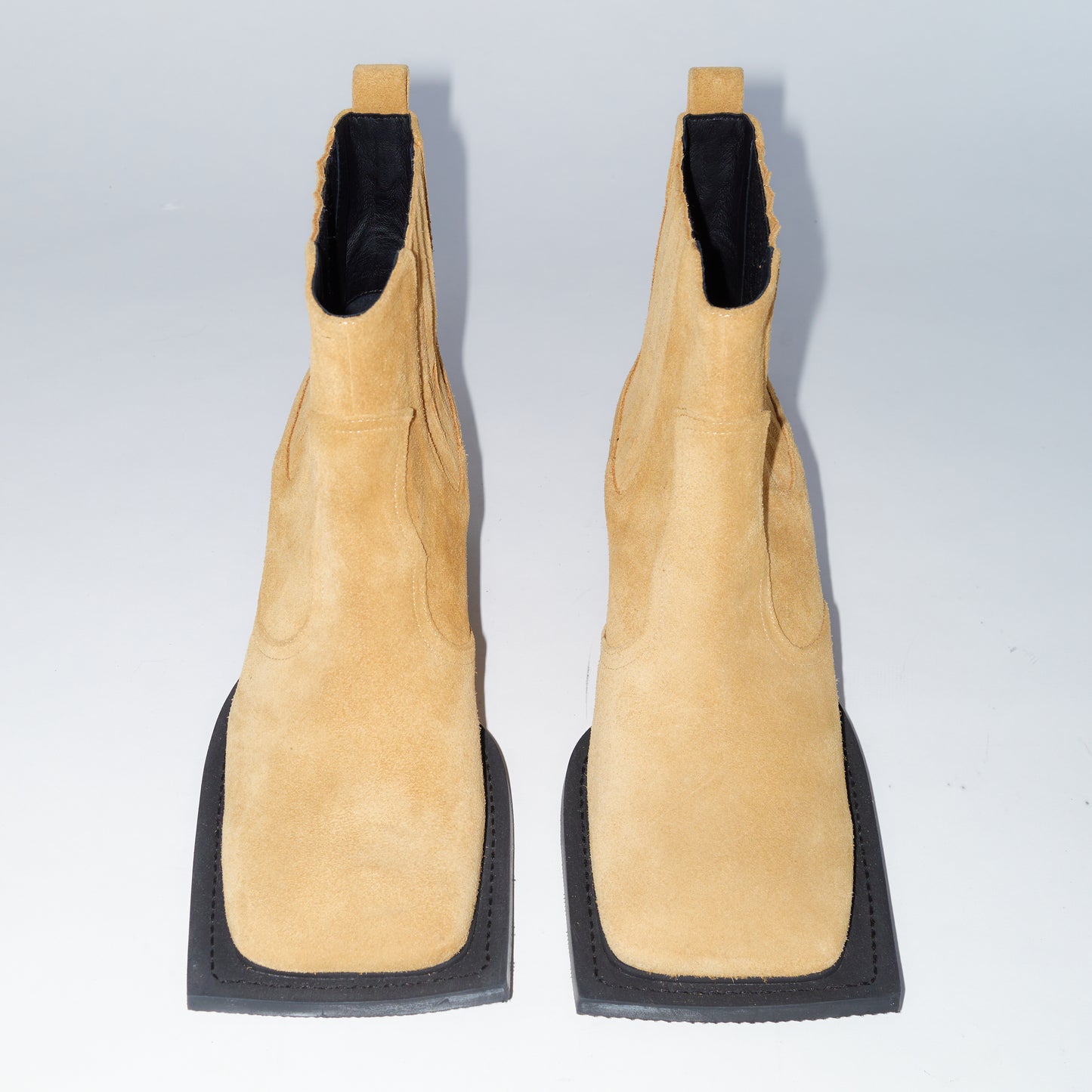 Howler Ankle Boots in Suede Brown Leather