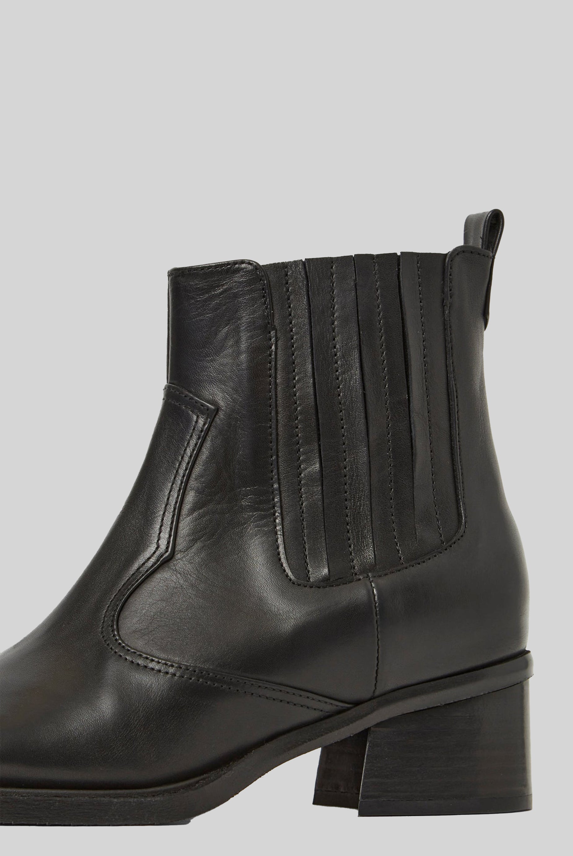 Howler Ankle Boots in Black Leather