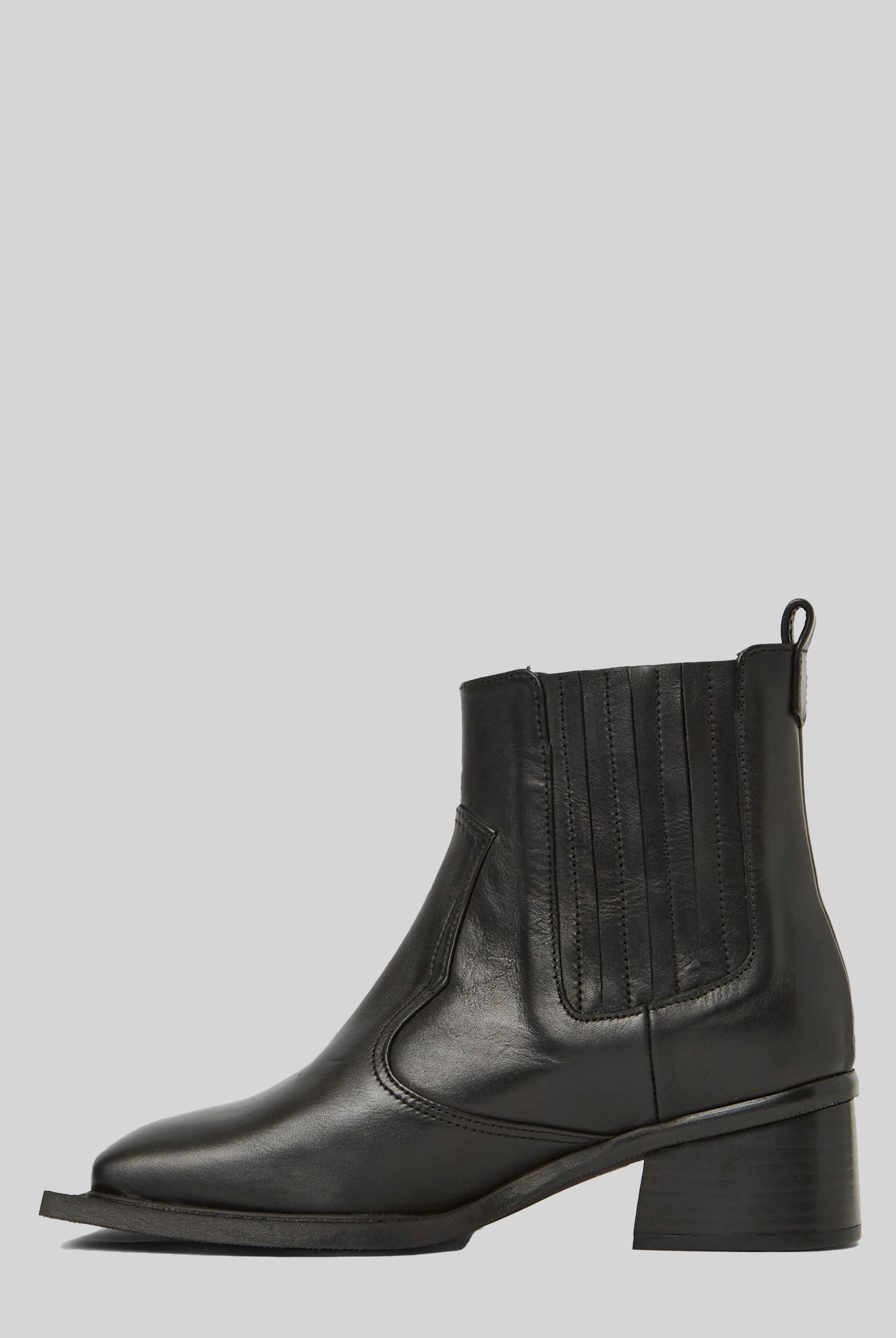 Howler Ankle Boots in Black Leather