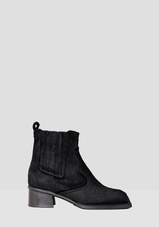 Howler Ankle boots in Black Cowhair