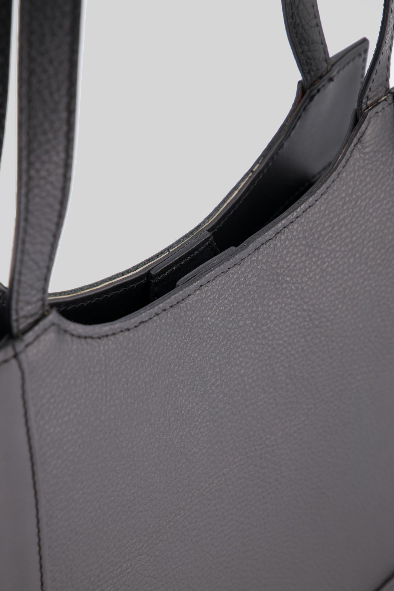 Animal Leather Shoulder Bag in Black/Black